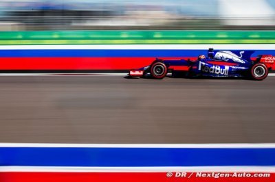 Officials hint Kvyat staying at Toro Rosso