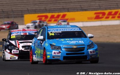 Sonoma, Libres 1&nbsp;: Oriola mène un triplé Chevrolet