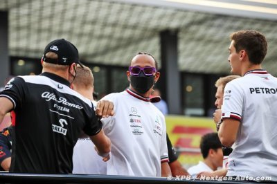 Bottas trouve ’bizarre à voir’ les difficultés de Mercedes F1 et Hamilton