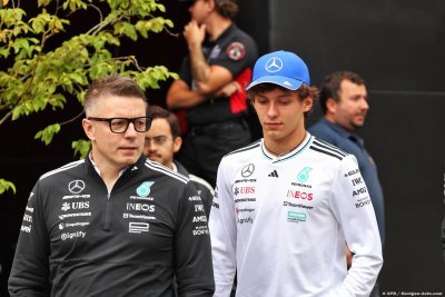Mercedes defends Antonelli as driver market remains open
