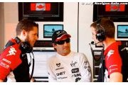 Glock to race in Valencia with cut finger