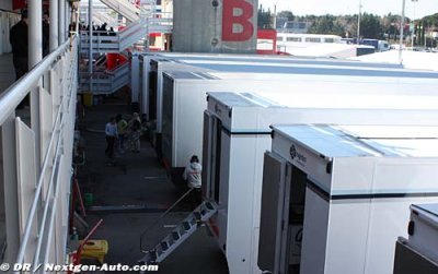 African stowaways hid in F1 trucks
