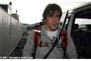 Alonso announces split with singer wife