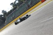 Lewis Hamilton en piste avec les Pirelli 18 pouces (+photos)