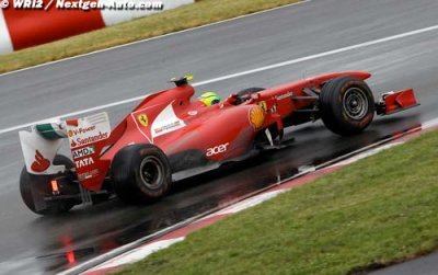 Massa leads wet practice at Silverstone