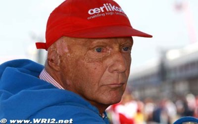 Lauda seeks new sponsor for famous red cap