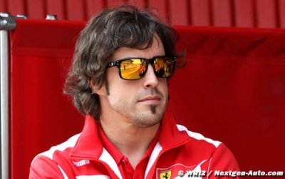 Alonso tweets with the fans