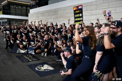 Verstappen ne considère pas ses titres entachés par ’les problèmes en coulisses’