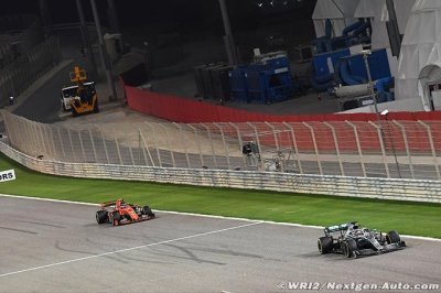 Hamilton abordera Leclerc prudemment en piste