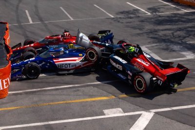 Schumacher crashes out of IndyCar debut