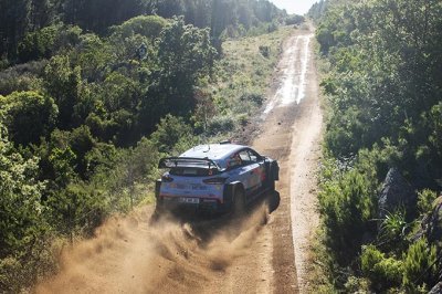 Neuville tops Turkey warm-up