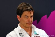 Verstappen vs Russell : Wolff tacle Horner, 'un petit terrier qui jappe' en F1