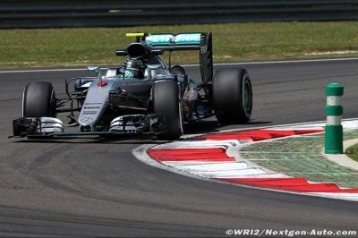 Rosberg remonte jusqu’au podium après un accrochage