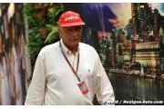 Mercedes' Lauda says Hamilton staying at McLaren