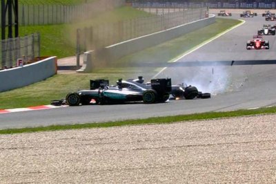 Hamilton et Rosberg s’éliminent au départ à Barcelone