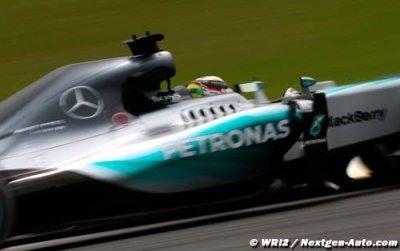 Hamilton et Rosberg débattent de la stratégie chez Mercedes