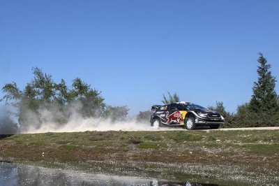 Portugal, SS10-11: Evans on a charge