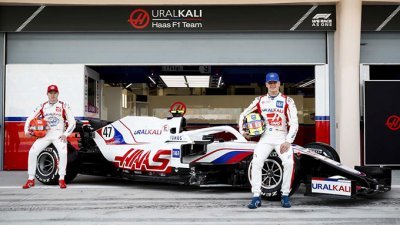 Haas a présenté sa VF-21 dans la pitlane de Bahreïn