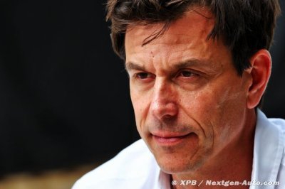 Mercedes looking to drop engine customer - Wolff