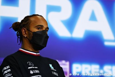 Ecclestone hopes Hamilton not too distracted