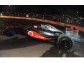 Photos - Button fait rugir sa McLaren chez lui à Frome