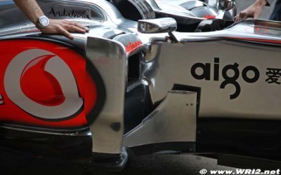 McLaren keeping chrome livery for 2011
