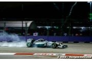Hamilton snatches pole from Rosberg in Singapore