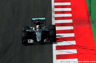 Silverstone, FP2: Hamilton quickest again as Rosberg is sidelined