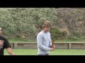 Vidéo - Vettel apprend à lancer un boomerang