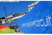 Warm morning greets paddock in Valencia