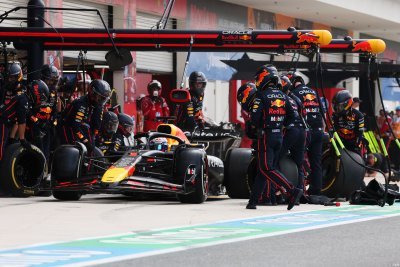 Verstappen est exaspéré par les arrêts ratés de Red Bull