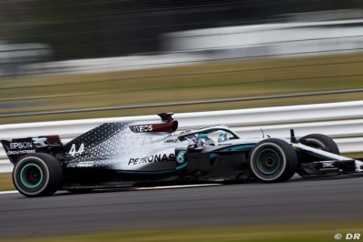 Hamilton a lui aussi repris le volant d’une Mercedes F1 à Silverstone (+ photos)