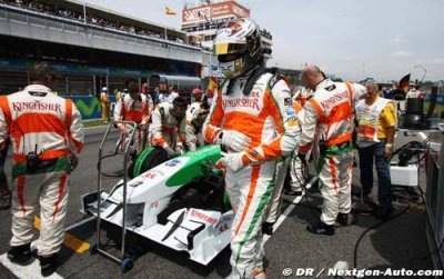 Adrian Sutil observe les mouvements du marché