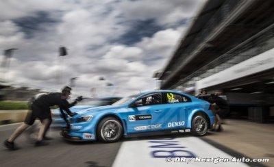Björk impatient de se rendre sur la Nordschleife