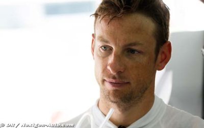 Button ends triathlon with leg injury