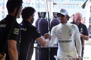Hamilton 'reste calme' après le premier accroc de Mercedes