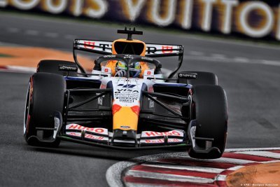 ’Il vise le sommet’&nbsp;: Lindblad impressionne déjà en F1 selon Permane