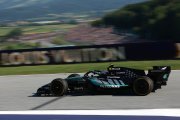 Un vendredi contrasté chez Mercedes F1 : Antonelli domine, Russell a 'des soucis'