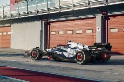 AlphaTauri prend la piste avec son AT04