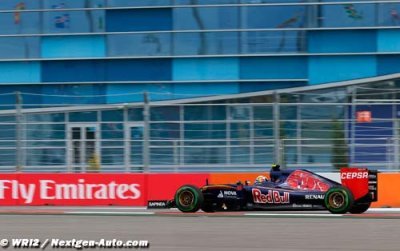 Sochi, FP3: Rosberg tops shortened final practice as Sainz crashes heavily