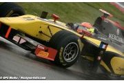 Grosjean wins dramatic wet sprint race