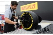Pirelli : Alguersuari s'essaie au montage de pneus !