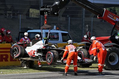 Magnussen veut que la FIA évite les actions dangereuses aux relances