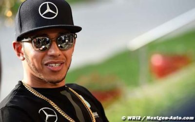 Hamilton at Mercedes for next three years - Lauda
