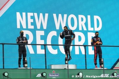 Rosberg&nbsp;: ’Je tire mon chapeau’ à Hamilton pour son record