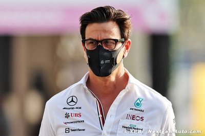 Wolff veut que l’accès radio au directeur de course soit restreint