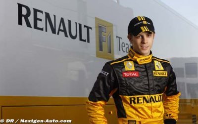 Charouz checks on Renault’s Valencia progress