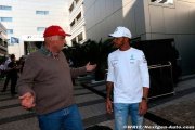 Hamilton 'will stay at Mercedes' - Lauda
