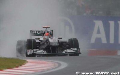 Cars spinning before joining grid for Korea GP