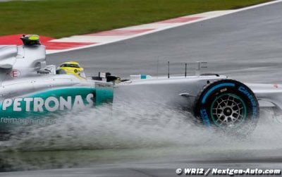 Mercedes doit hausser son niveau de jeu selon Rosberg